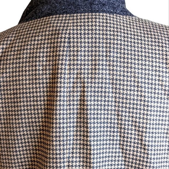 Hickey Freeman (Loro Piana) Houndstooth Men's Blazer... See Measurements - Picture 3 of 13